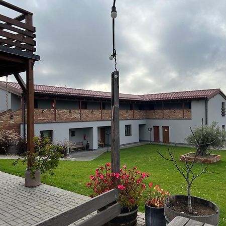 Penzion Vinarstvi Fabikovic Velke Bilovice Exterior photo